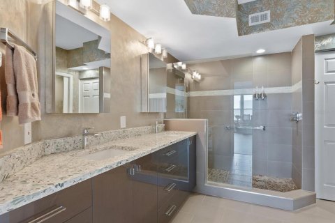 Condo in Sarasota, Florida, 2 bedrooms  № 1912538 - photo 24