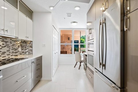 Condo in Sarasota, Florida, 2 bedrooms  № 1912538 - photo 15