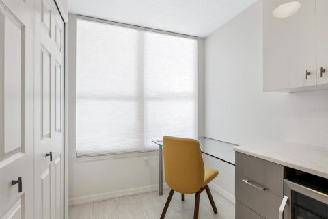Condo in Sarasota, Florida, 2 bedrooms  № 1912538 - photo 17
