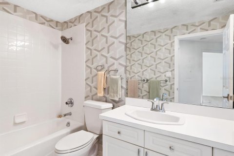 Condo in Sarasota, Florida, 2 bedrooms  № 1912538 - photo 29