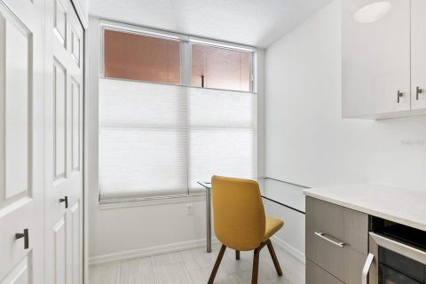 Condo in Sarasota, Florida, 2 bedrooms  № 1912538 - photo 18