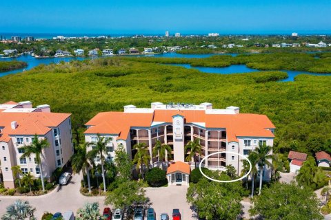 Condo in Sarasota, Florida, 2 bedrooms  № 1912538 - photo 1