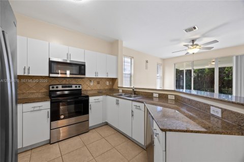 Villa ou maison à louer à Homestead, Floride: 4 chambres, 163.97 m2 № 2264533 - photo 6