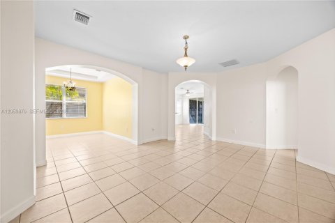 Villa ou maison à louer à Homestead, Floride: 4 chambres, 163.97 m2 № 2264533 - photo 13