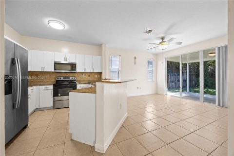 Villa ou maison à louer à Homestead, Floride: 4 chambres, 163.97 m2 № 2264533 - photo 5