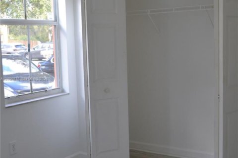 Villa ou maison à louer à Homestead, Floride: 4 chambres, 163.97 m2 № 2264533 - photo 16