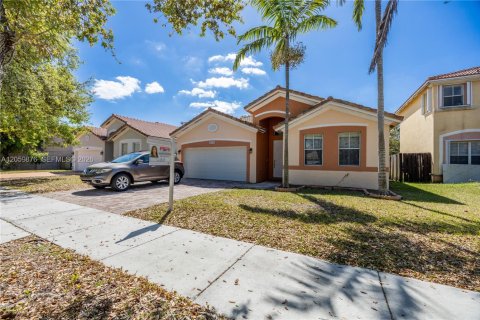 Villa ou maison à louer à Homestead, Floride: 4 chambres, 163.97 m2 № 2264533 - photo 2
