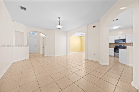 Villa ou maison à louer à Homestead, Floride: 4 chambres, 163.97 m2 № 2264533 - photo 14