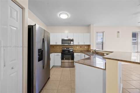 Villa ou maison à louer à Homestead, Floride: 4 chambres, 163.97 m2 № 2264533 - photo 4