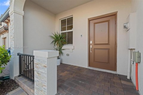 Townhouse in Miami, Florida 3 bedrooms, 157.47 sq.m. № 2054287 - photo 3
