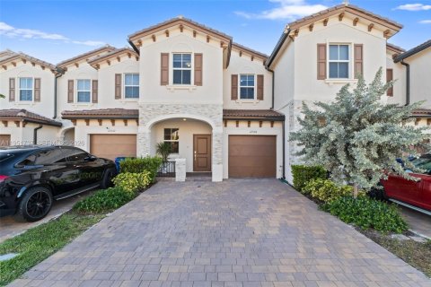 Townhouse in Miami, Florida 3 bedrooms, 157.47 sq.m. № 2054287