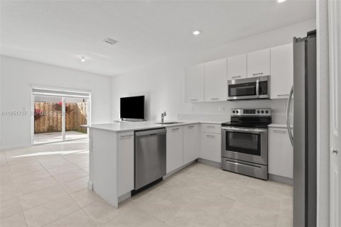 Townhouse in Miami, Florida 3 bedrooms, 157.47 sq.m. № 2054287 - photo 10