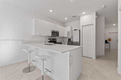 Townhouse in Miami, Florida 3 bedrooms, 157.47 sq.m. № 2054287 - photo 14