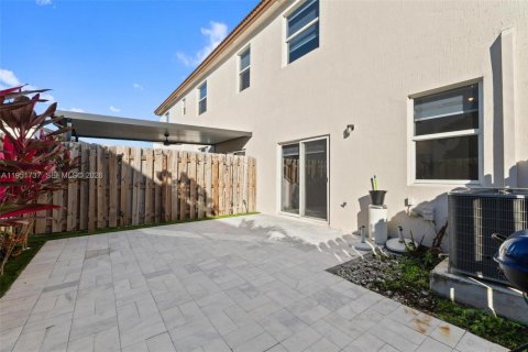 Townhouse in Miami, Florida 3 bedrooms, 157.47 sq.m. № 2054287 - photo 19