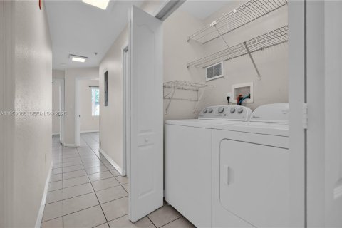 Copropriété à vendre à Miami, Floride: 3 chambres, 117.06 m2 № 2019888 - photo 18