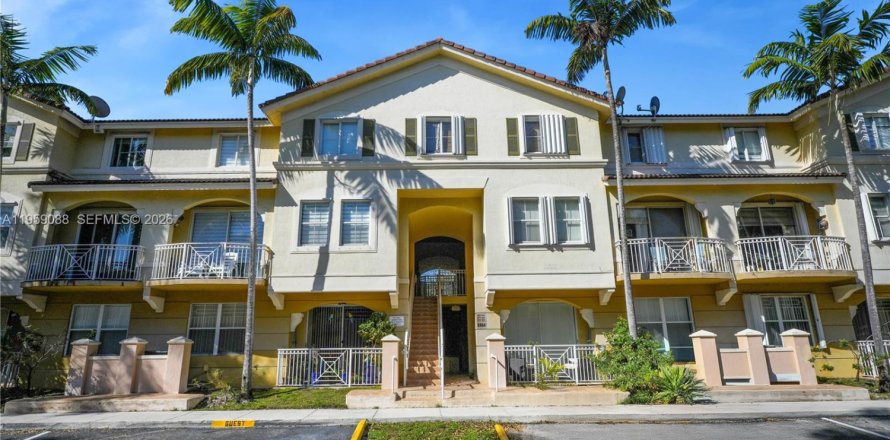 Condo à Miami, Floride, 3 chambres  № 2019888