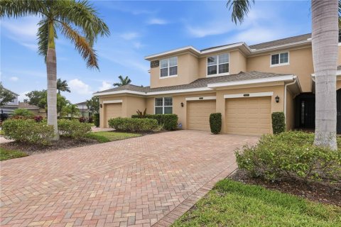 Condo in Sarasota, Florida, 2 bedrooms № 2111064