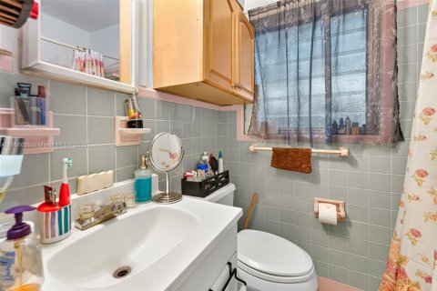 Immobilier commercial à vendre à Fort Lauderdale, Floride: 176.14 m2 № 1956673 - photo 19