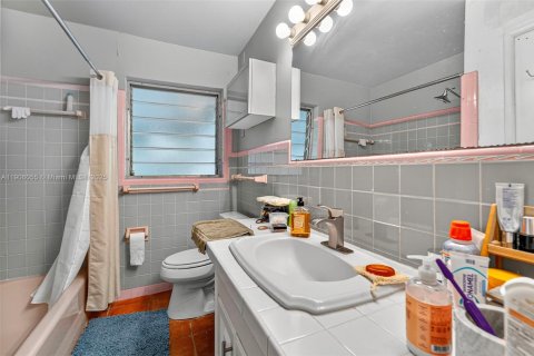 Immobilier commercial à vendre à Fort Lauderdale, Floride: 176.14 m2 № 1956673 - photo 10