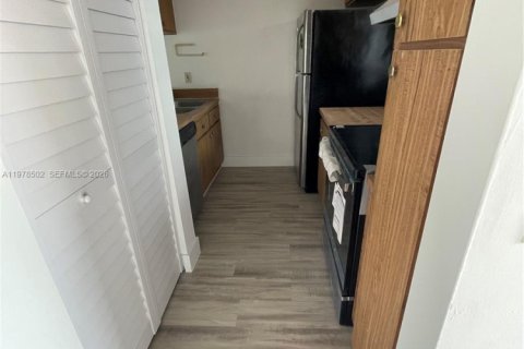 Condominio en venta en Coral Springs, Florida, 2 dormitorios, 71.35 m2 № 2044405 - foto 9