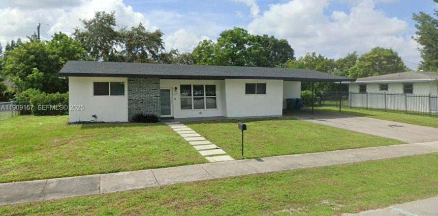 Дом в Майами, Флорида 4 спальни, 146.79м2 № 2034404