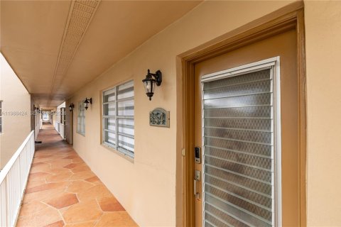 Condo in Delray Beach, Florida, 2 bedrooms  № 2068927 - photo 24