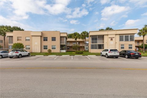 Condo in Delray Beach, Florida, 2 bedrooms  № 2068927 - photo 27