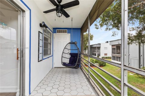 Condo in Delray Beach, Florida, 2 bedrooms  № 2068927 - photo 22