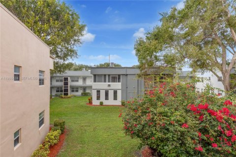 Condo in Delray Beach, Florida, 2 bedrooms  № 2068927 - photo 23