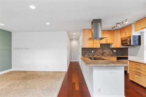 Condo in Delray Beach, Florida, 2 bedrooms  № 2068927 - photo 5