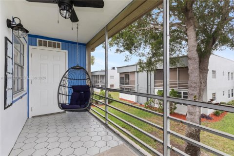 Condo in Delray Beach, Florida, 2 bedrooms  № 2068927 - photo 21