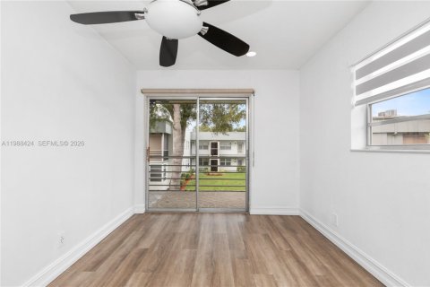 Condo in Delray Beach, Florida, 2 bedrooms  № 2068927 - photo 9