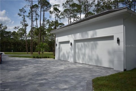 House in Naples, Florida 5 bedrooms, 255.2 sq.m. № 1827289 - photo 6