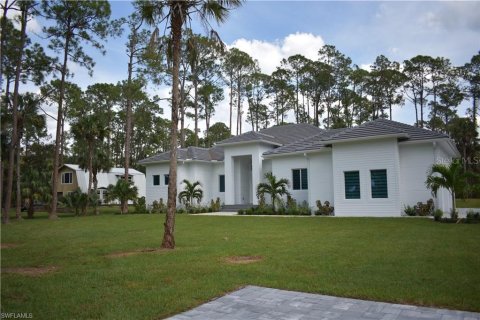 House in Naples, Florida 5 bedrooms, 255.2 sq.m. № 1827289 - photo 29