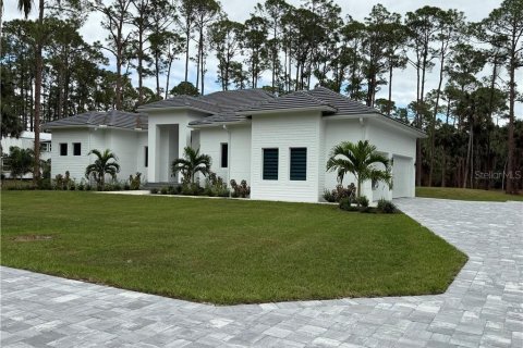 House in Naples, Florida 5 bedrooms, 255.2 sq.m. № 1827289 - photo 30