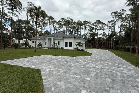 House in Naples, Florida 5 bedrooms, 255.2 sq.m. № 1827289 - photo 2