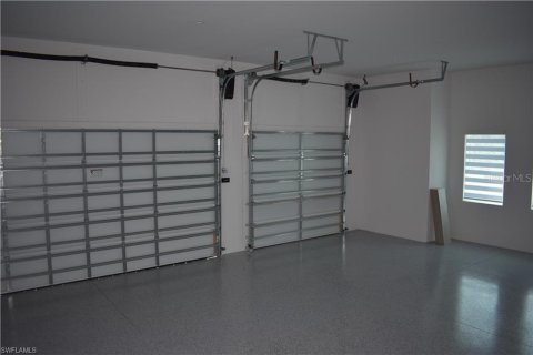 House in Naples, Florida 5 bedrooms, 255.2 sq.m. № 1827289 - photo 10