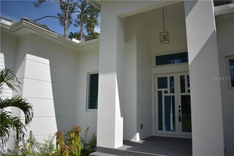 House in Naples, Florida 5 bedrooms, 255.2 sq.m. № 1827289 - photo 5