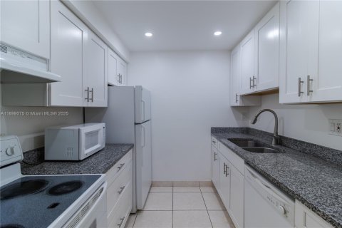 Купить кондоминиум в Майами, Флорида 2 спальни, 84.17м2, № 1951150 - фото 13