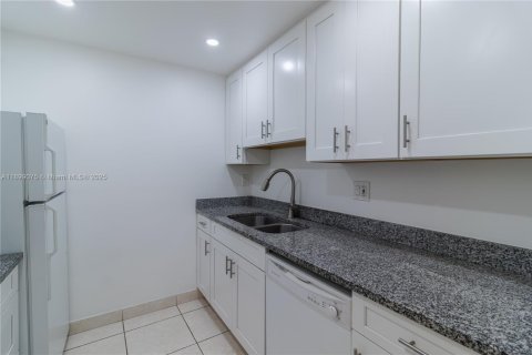 Купить кондоминиум в Майами, Флорида 2 спальни, 84.17м2, № 1951150 - фото 14