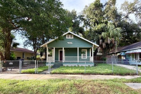 House in Tampa, Florida 3 bedrooms, 84.73 sq.m. № 2308070