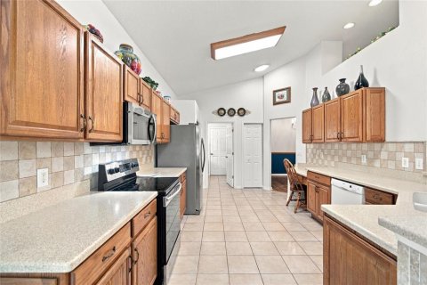 House in Davenport, Florida 2 bedrooms, 186.08 sq.m. № 2425825 - photo 3