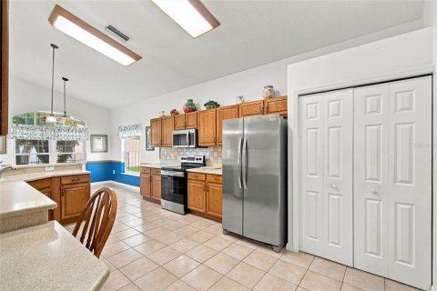 House in Davenport, Florida 2 bedrooms, 186.08 sq.m. № 2425825 - photo 25