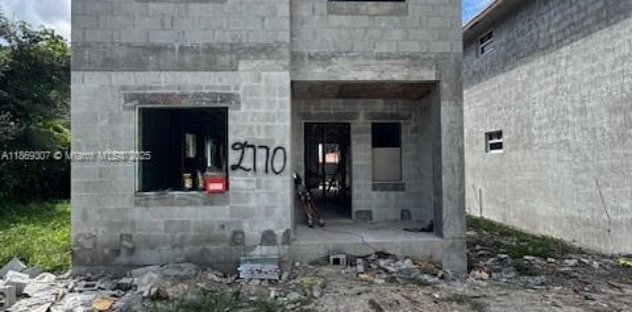 Casa en Miami, Florida 4 dormitorios, 128.21 m2 № 1927405