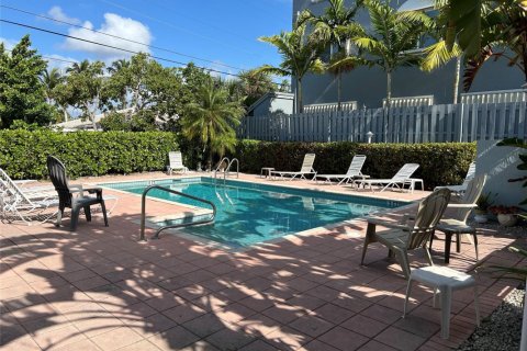 Снять в аренду кондоминиум в Лодердейл-бай-те-Си, Флорида 1 спальня, 115.76м2, № 1059067 - фото 1