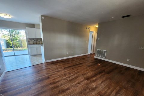 Casa en alquiler en Seminole, Florida, 4 dormitorios, 121.05 m2 № 1543987 - foto 3