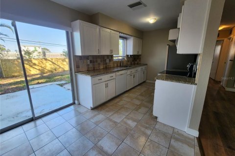 Casa en alquiler en Seminole, Florida, 4 dormitorios, 121.05 m2 № 1543987 - foto 5
