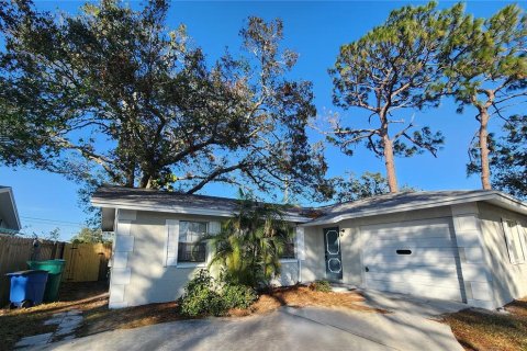 Casa en alquiler en Seminole, Florida, 4 dormitorios, 121.05 m2 № 1543987 - foto 1