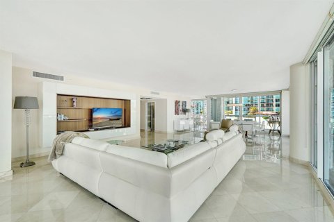 Condo in Sunny Isles Beach, Florida, 3 bedrooms № 2147314 - photo 9