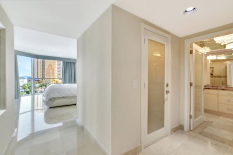Condo in Sunny Isles Beach, Florida, 3 bedrooms № 2147314 - photo 25
